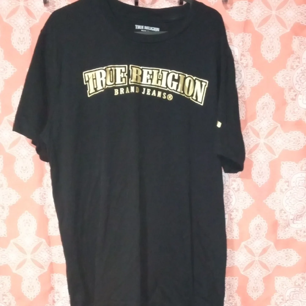 True Religion Men's Black and Gold Tee